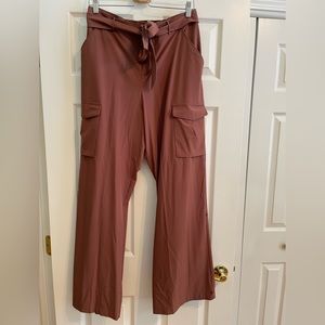 NWT Royal Robins spotless traveler cargo pants. Women’s size 10.